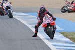 Jorge Martín se impone en la locura del Sprint y Márquez y Bagnaia se van al suelo