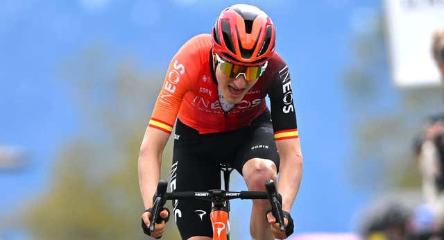 Carlos Rodríguez arrebata el liderato a Juan Ayuso en el Tour de Romandía