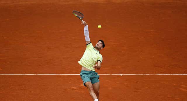 Alcaraz sacude por la vía rápida y a medio gas al ‘Federer’ brasileño