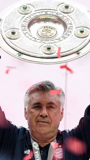 Ancelotti celebra la única Bundesliga que conquistó con el Bayern.  FC BAYERN