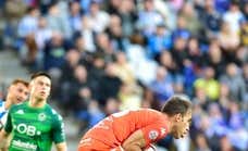 El entrenador de porteros del Arenteiro se exhibe ante el Deportivo... ¡y participa en el gol del empate!