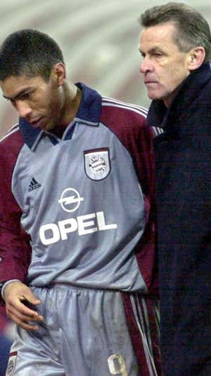 Elber junto a Hitzfeld.  EFE