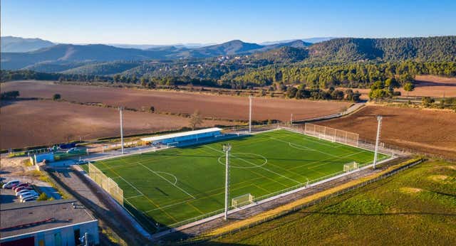 Un partido de cuarta regional catalana termina con seis rojas después de que el árbitro se negara a dar la mano a un jugador