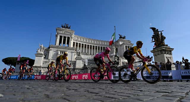 Los equipos y dorsales del Giro de Italia 2024