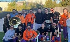 Iker Casillas abrió la puerta de su casa y no se lo podía creer: ¡una charanga tocando Oliver y Benji!