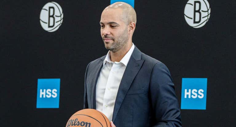 Jordi Fernández en su presentación con los Nets.