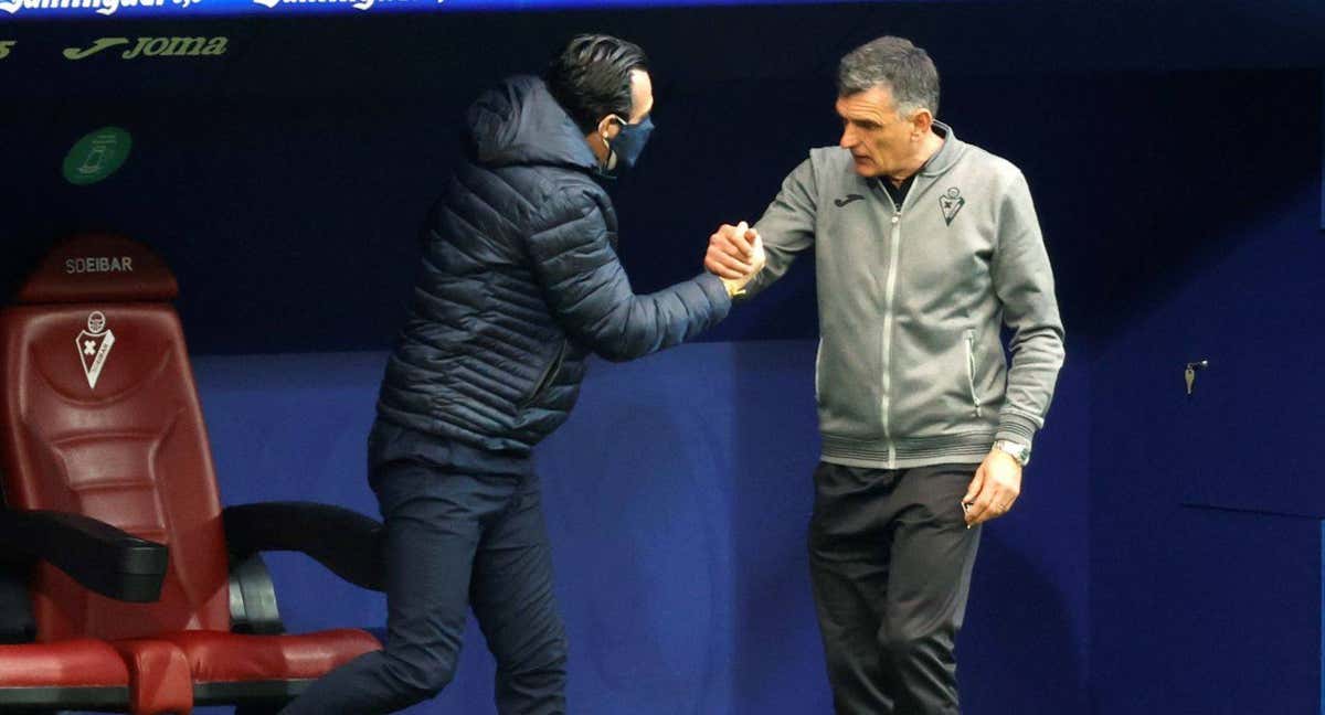 Emery y Mendilibar se saludan antes de un partido. /EFE