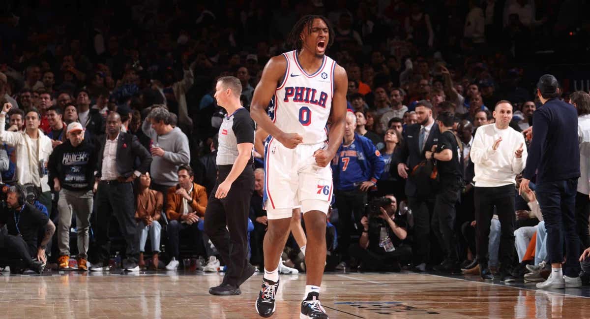 Tyrese Maxey celebra una de sus acciones durante el quinto partido ante los Knicks