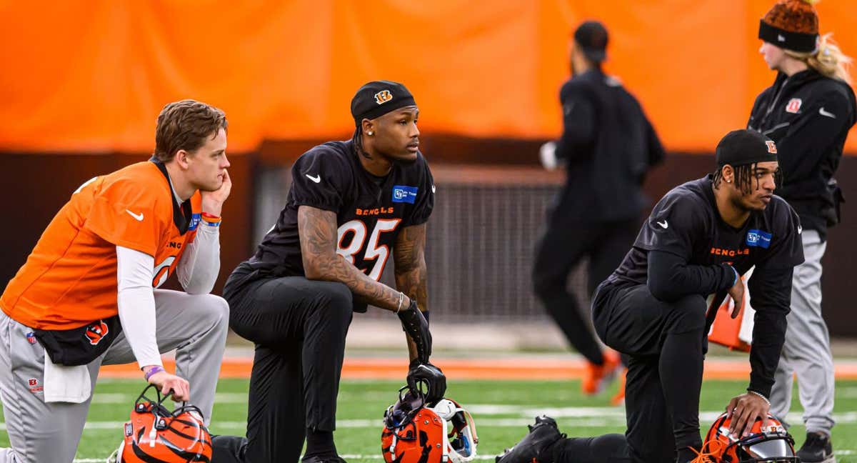 Ja'Marr Chase (derecha), antes de un partido de los Cincinnati Bengals. /Twitter @Bengals