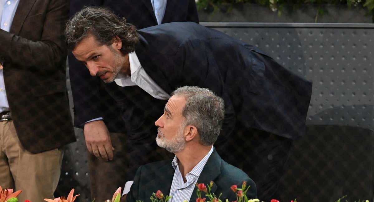 Feliciano López saluda al rey Felipe VI durante una de las jornadas del Mutua Madrid Open.