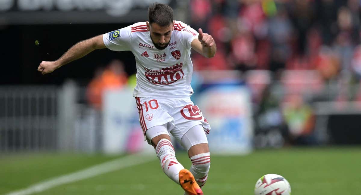 Romain del Castillo jugando en el Stade Brestois. /AFP