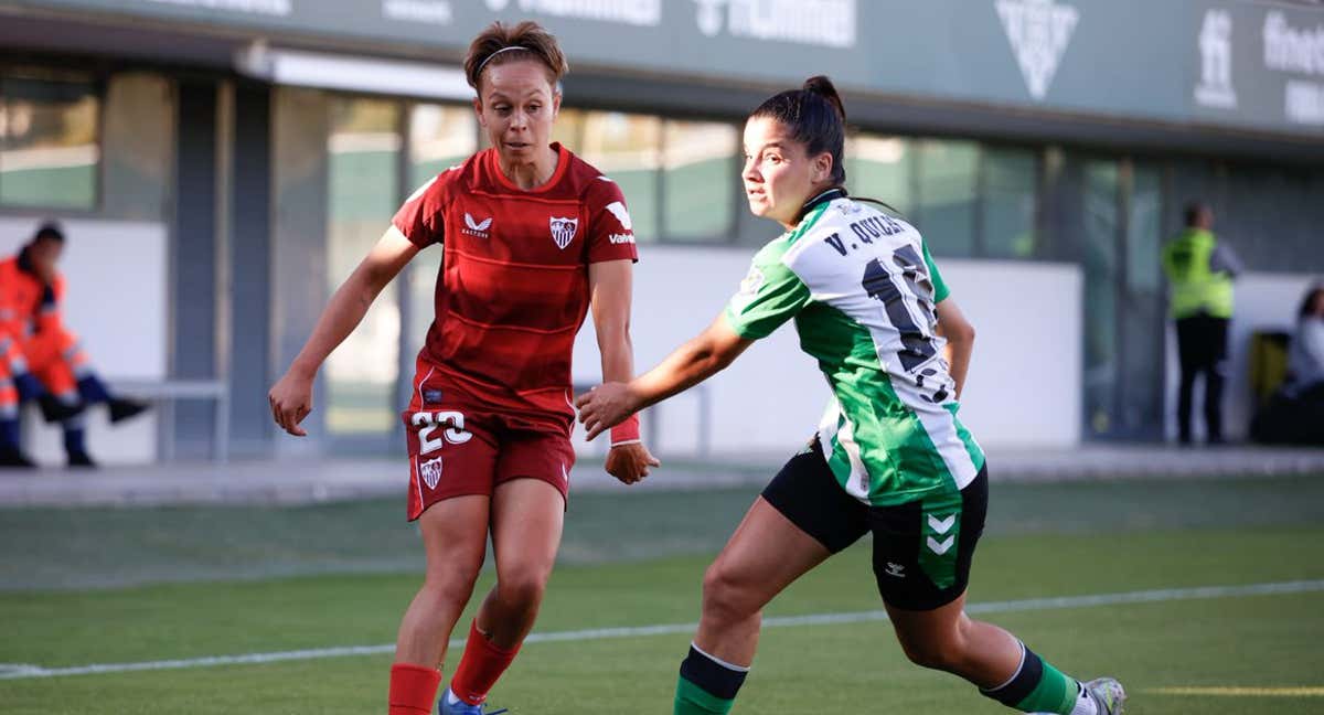 Amanda Sampedro y VIoleta Quiles. /SEVILLA FC