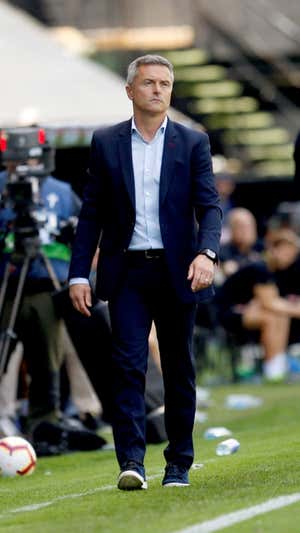 Fran Escribá durante el partido ante el Villarreal.  EFE