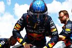 Ferrari achucha al 'poleman' Max Verstappen mientras Aston Martin se desangra