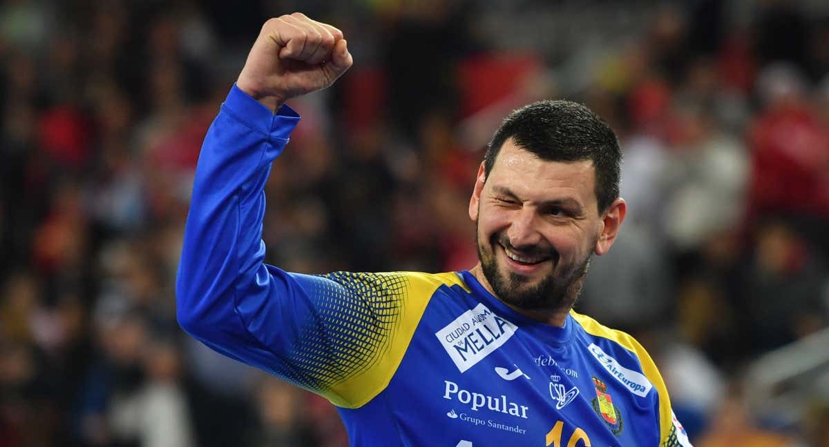 Sterbik, durante su época como portero de la selección española de balonmano./