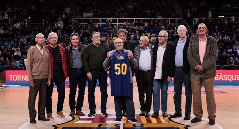 Xabier Añua durante el homenaje que le hizo el Barça hace unos años.