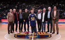 Xabier Añua, el maestro de entrenadores de baloncesto que fue pionero en dar el salto a Nueva York: “Me planté allí en los 60 y me dieron el libro con todas las jugadas”