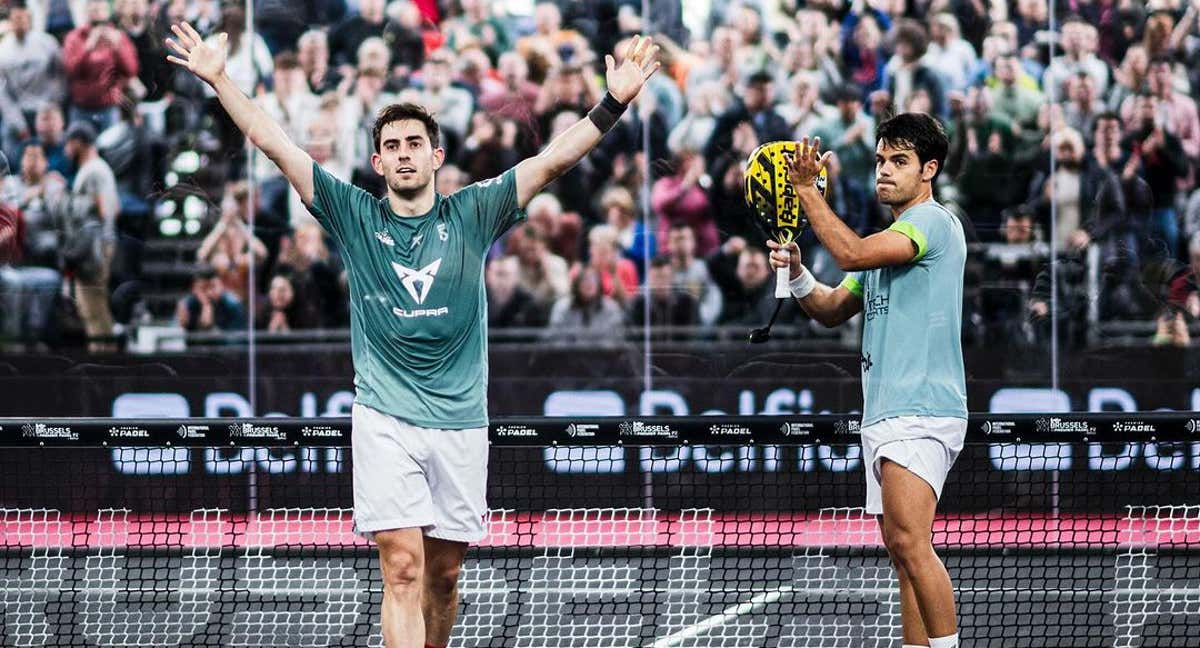 Jon y Coki celebran la victoria en Bruselas./PREMIER PADEL