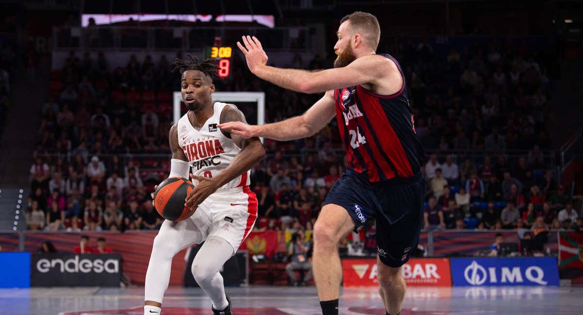 Un momento del Baskonia - Bàsquet Girona. /ACB PHOTO/A. BOUZO