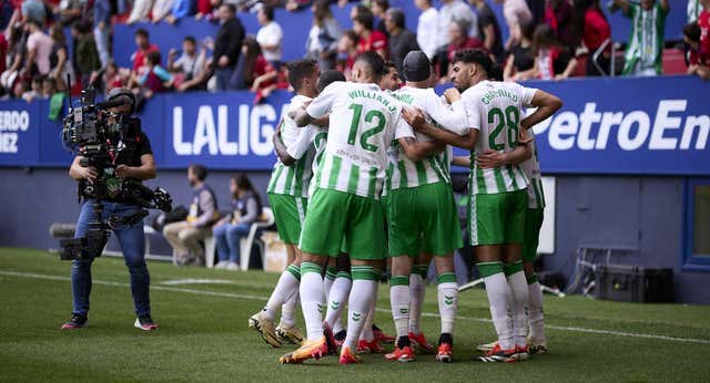 El Betis aprovecha la roja a Moncayola para meter la directa hacia Europa