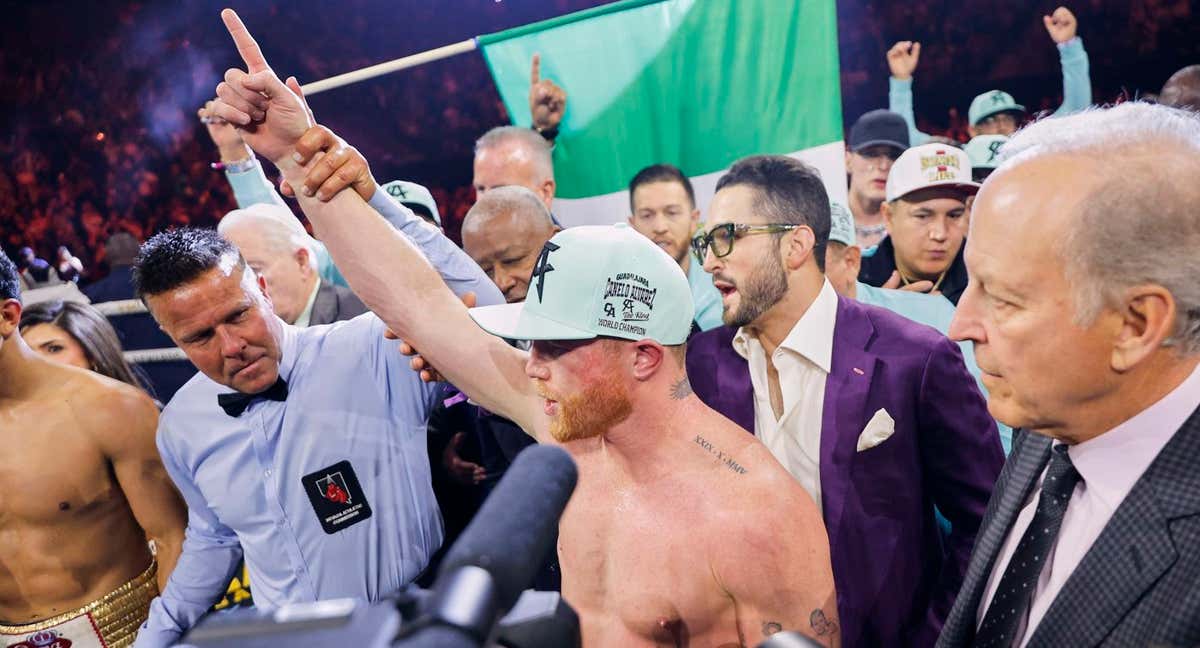 Canelo Álvarez celebra su victoria sobre Jaime Munguía./Premier Boxing Champions