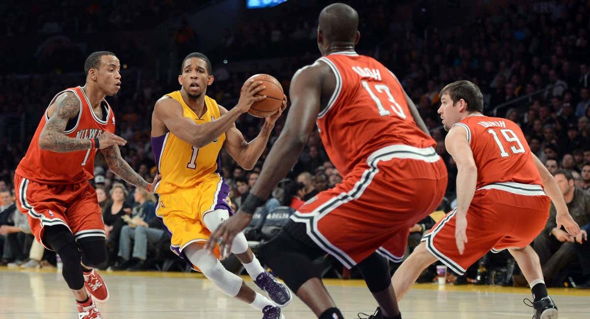 Darius Morris con el balón, en un partido con los Lakers./GETTY