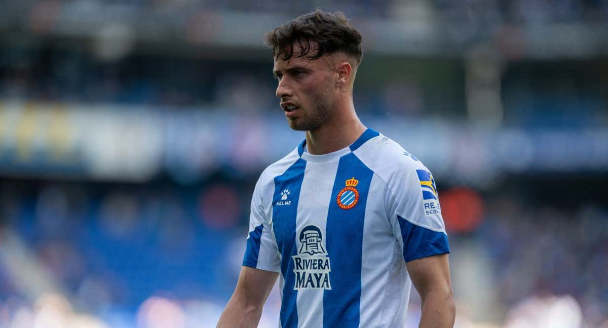 Javi Puado, capitán del Espanyol. Su cara refleja el momento del equipo perico. /AFP