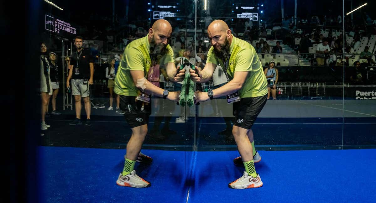 José limpiando en un torneo./PREMIER PADEL