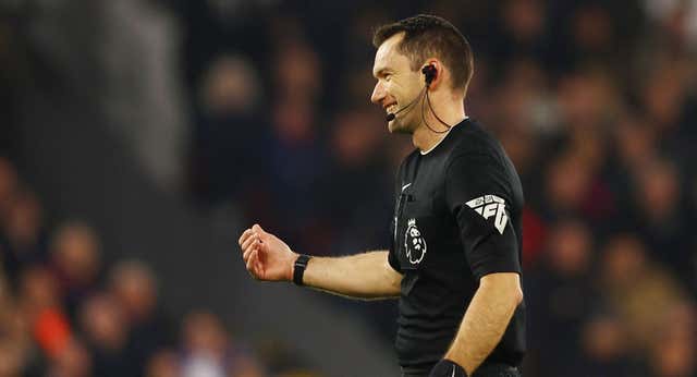 Una cámara para ‘salvar’ a los árbitros: la RefCam llega a la Premier tras probarla IFAB