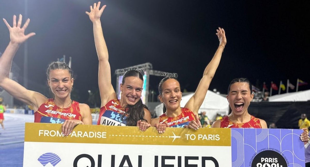El relevo 4x400 femenino celebra su billete a Paris.