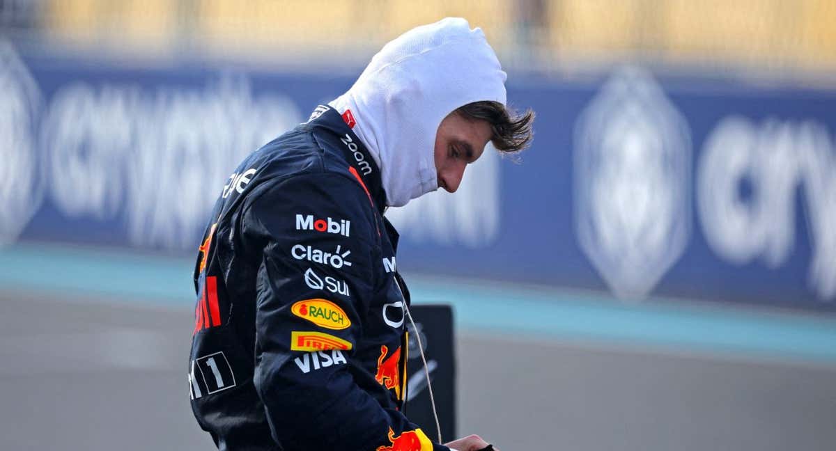 Max Verstappen, saliendo de su monoplaza tras ser segundo. /REUTERS