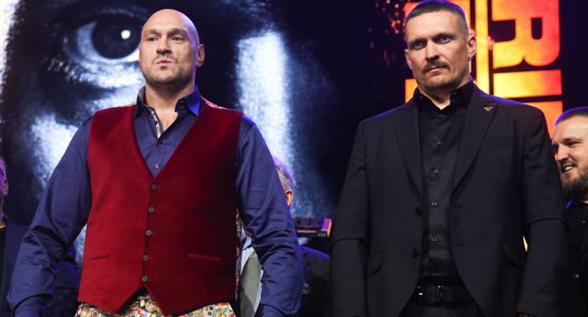 Tyson Fury y Olek Usyk, durante la rueda de prensa de presentación de su combate.