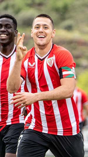 Urko Izeta celebrando un tanto con el Bilbao Athletic.  ATHLETIC CLUB
