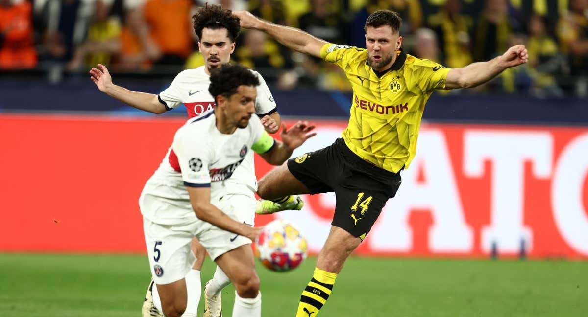 Dortmund y PSG en el partido de Champions League./Reuters