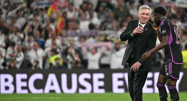 Alphonso Davies debuta en el Bernabéu con golazo… y acaba de confidencias con Ancelotti