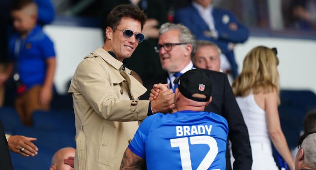 Tom Brady, en el palco, en un partido del Birmingham City.