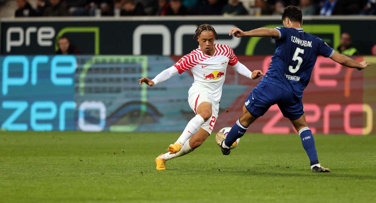 Xavi Simons, jugando con el RB Leipzig esta temporada. /AFP