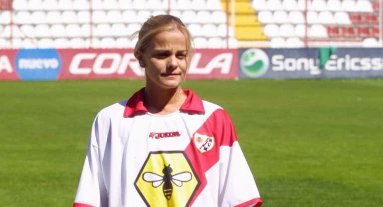 Milene Domingues, conocida como Ronaldinha, durante su anuncio como fichaje en el Rayo Vallecano en 2002.