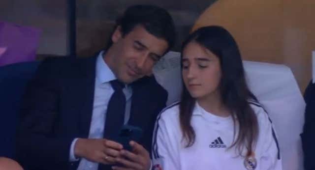 Alonso, Baptista, Raúl… y María: una camiseta del Real Madrid Femenino en el palco del Bernabéu esconde una perla de La Fábrica