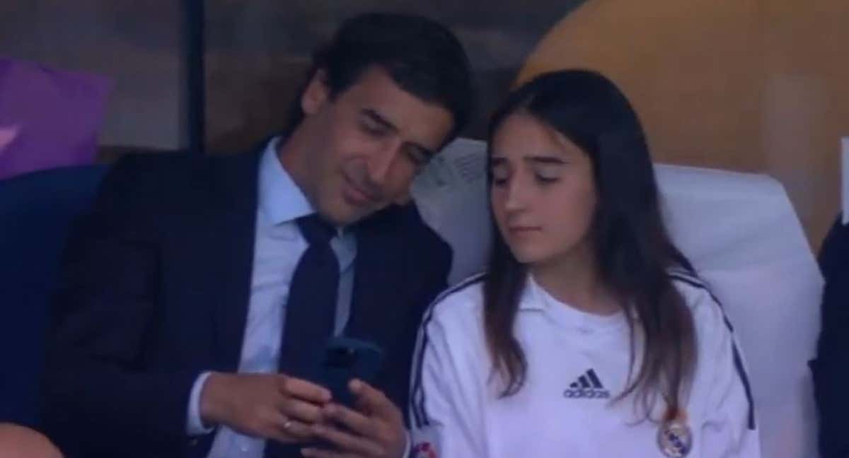 Raúl y María González, entrenador del Castilla y jugadora de La Fábrica femenina en el palco del Santiago Bernabéu durante el Real Madrid - Bayern de la Champions.