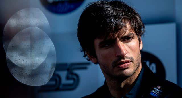Una leyenda de la F1 ‘sueña’ con Carlos Sainz en Red Bull y atiza a Checo Pérez