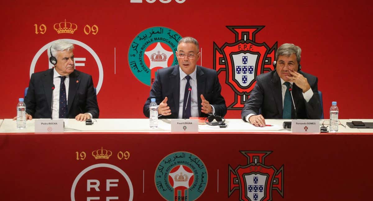 Los presidentes de las federaciones española, marroquí y portuguesa, durante una reunión en Rabat./AFP