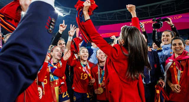 La reina Letizia se vuelve a subir al fútbol femenino con el recuerdo de su ‘locura’ en la final del Mundial