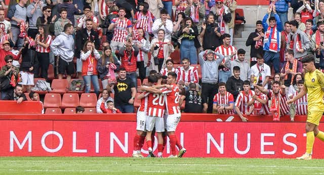El Sporting de Gijón y Racing de Ferrol no fallan y mantienen el sueño de Primera con vida