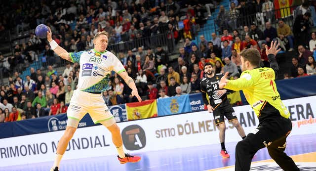 Una parada final de Pérez de Vargas lleva a los ‘Hispanos’ al Mundial