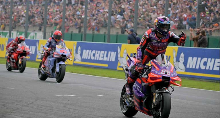 Jorge Martín, Marc Márquez y Pecco Bagnaia en la carrera de Le Mans.