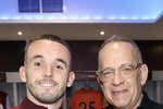 ¿Qué hace Tom Hanks animando al Aston Villa de Emery? Todo empezó con un “pediré una piña colada”