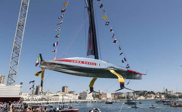 El nuevo barco italiano.  LUNA ROSSA PRADA PIRELLI