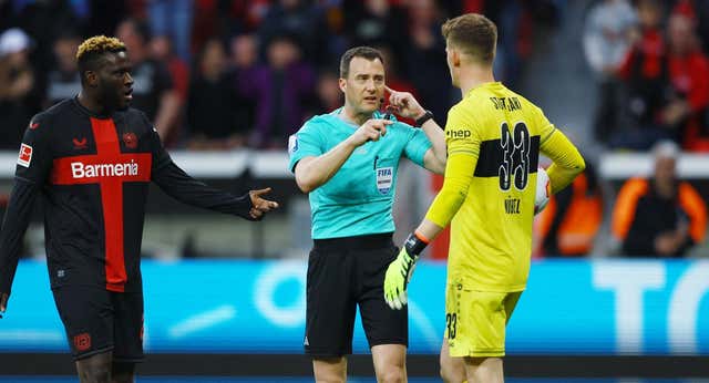 Los árbitros solo explicarán sus decisiones a los capitanes en la Euro