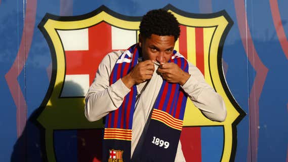 Vitor Roque el día de su presentación con el Barcelona./EFE